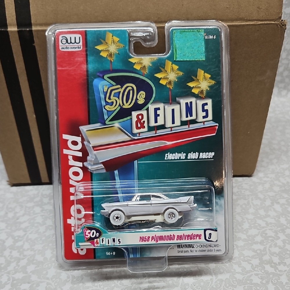 auto world 50's & Fins 1957 Plymouth Belvedere Slot Car iwheels SC334/48 R22